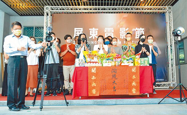 2022屏东电影节徵件起跑，邀请影视爱好者争取60万元首奖奖金。图为2021年电影节开拍仪式。（林和生摄）