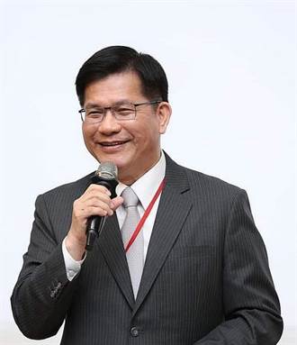 柯P拿柯媽酸百億救觀光 林佳龍反擊：我不是媽寶