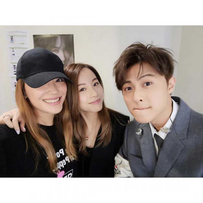 邓丽欣（中）与王子过去是经由应采儿牵线变熟进而相恋。（图／取自邓丽欣IG）