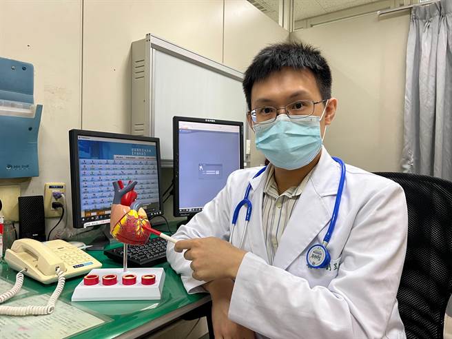 澄清医院心臟血管内科医师刘昱成表示，低风险不等于零风险，要用自己的身体状况做比较，如果觉得近期身体状况明显有变化，例如易喘、活动力下降，虽然只是小小的差异，可能已隐藏心血管的问题。（澄清医院提供／冯惠宜台中传真）