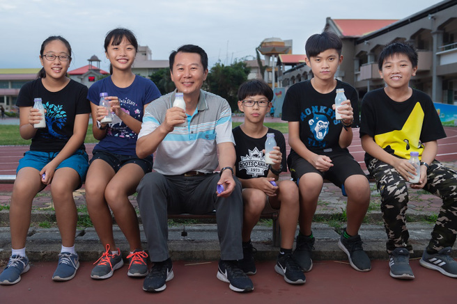 打造宜居小镇，朱秋隆推「国小幼儿园营养补充计画」，镇民也有感。(图/后龙镇公所提供)