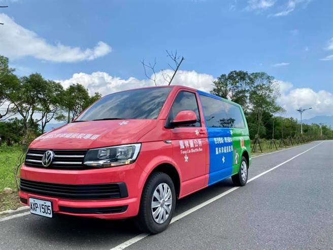 花莲县政府今年向中央争取经费，获2000余万元挹注，除持续推动凤林镇、秀林乡、寿丰乡、瑞穗乡及丰滨乡既有的「幸福巴士」公共运输服务，并辅导其他偏乡设置，藉以落实城乡交通需求。（凤林镇公所提供／罗亦晽花莲传真）