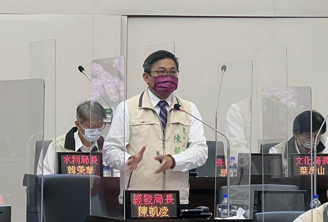黑函风波扩大，台南市政府经发局长陈凯凌答询时，指称将控告市议员谢龙介诽谤。（洪荣志摄）