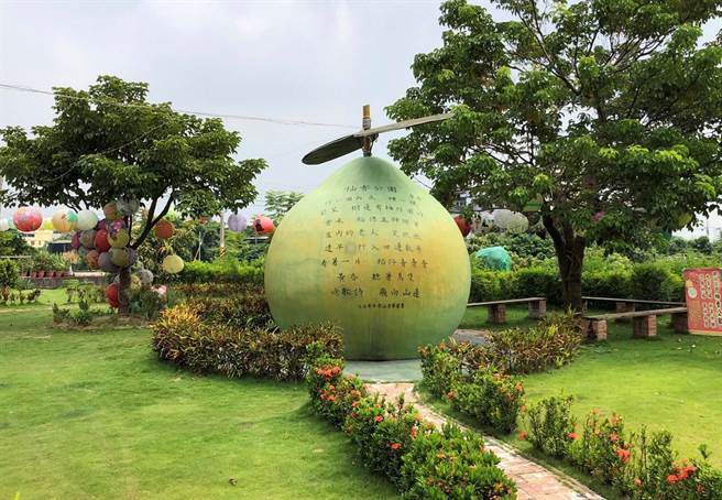 香山社区閒置土地改造后变成柚香公园，变成当地居民閒暇时最爱的休憩空建。（县府提供／吴建辉彰化传真）