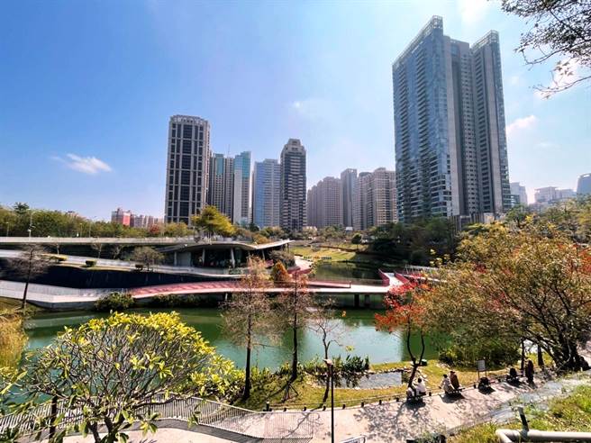 台中市「宝辉秋红谷」的39楼毛胚户别，坐拥秋红谷生态公园首排的美景。（台湾房屋提供／卢金足台中传真）