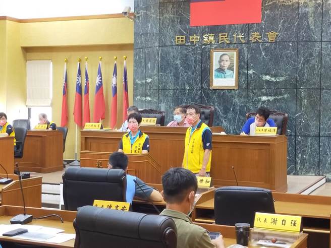 镇长洪丽娜也说，相当支持代表会这项作法，不仅提升用路人的行车安全，也不会因为选举后大量人工垃圾，造成环境污染与清洁队员的辛劳。（公所提供／吴建辉彰化传真）