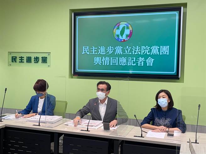民进党立法院党团今（13日）举行记者会回应舆情时事。（叶书宏摄）
