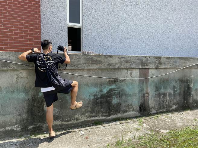 花莲县警局斥资6亿3千多万元在厅舍旁兴建警勤科技大楼，工区电缆却遭窃，警方研判，宵小应是刻意绕过大门的驻卫警，并从一旁县议会停车场的低围篱闯入工区；示意图。（罗亦晽摄）