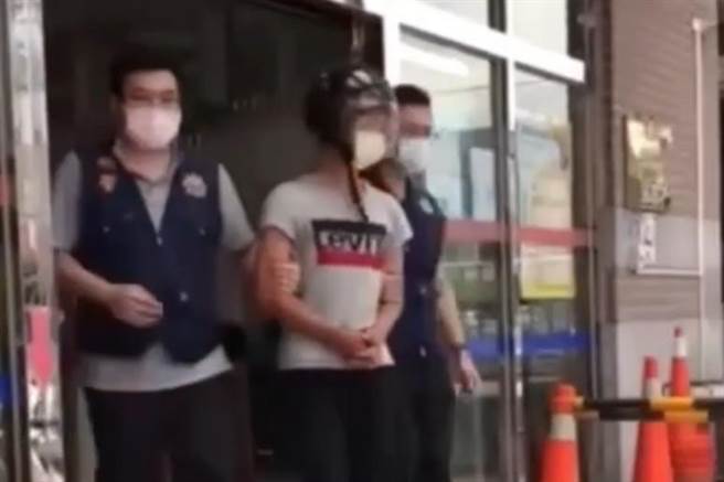 警方逮獲涉嫌民宅強盜案的楊姓犯。（竹東分局提供／羅浚濱新竹傳真）