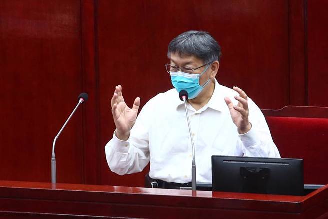 有意参选台北市长的前交通部长林佳龙，抛政见要投入100亿推首都圈观光产业联盟，台北长柯文哲13日在市议会答询时表示，「这个我妈妈都跟我讲」，要先有计画才编预算，不是先编预算才写计画，要先有计画才知道推行计画要用多少钱，怎么会没有讲计画就说要100亿，100亿要做什么？（邓博仁摄）