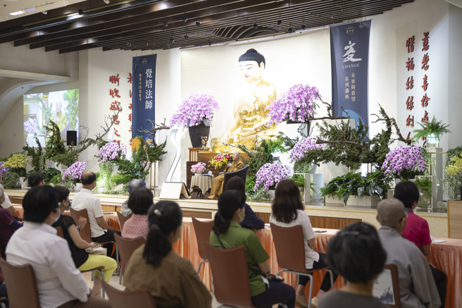 觉培法师在佛光山惠中寺的未来与希望系列讲座，以「变革中的领航者」为讲题，回顾佛光山开山星云大师以种种方式推动人间佛教，弘扬佛法，为佛教开创新局，传扬五大洲的歷程，并阐述其背后所代表的时代意义。(图/佛光山惠中寺提供)