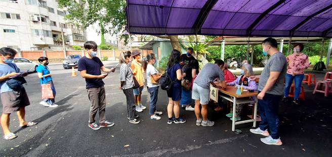 桃园考量疫情状况、因应復课需求，扩大针对师生加码发放快筛试剂。（桃园市教育局提供／陈梦茹桃园传真）