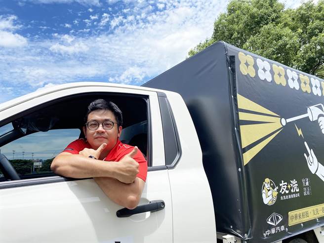ZINGER PICK UP长车头支援林立青与街友出勤洗地。（中华车提供）