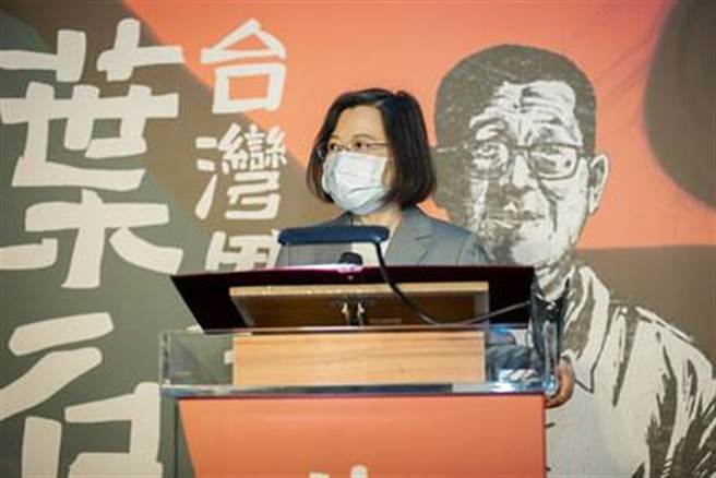 蔡英文总统今晚出席《台湾男子叶石涛》臺北首映会(总统府提供)