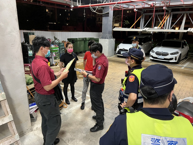 林口分局为防制聚眾滋扰事件，于今(13)日19时起与市府各单位进行联合稽查并持续规划威力扫荡临检勤务。(林口分局提供)
