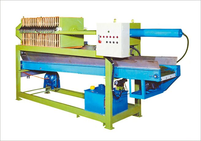 順琿製造的板框式污泥脫水機，具有性能佳、省電、應用廣等優點。圖／業者提供