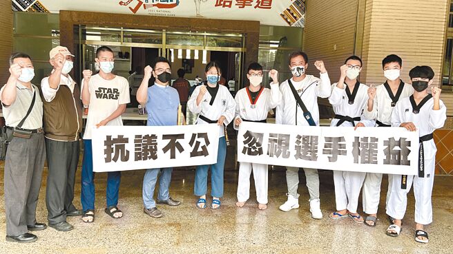 宜兰县体育会理事主委张志雄遭指控，在今年宜兰县运跆拳道比赛中身兼裁判、教练及选手，有失公平性。（吴佩蓉摄）