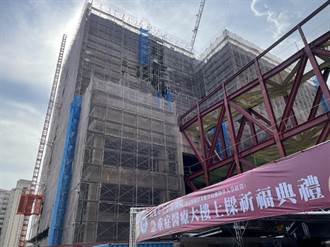 高雄小港醫院急重症醫療大樓今上樑 預定明年試營運