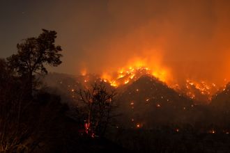 美加州高溫45.5度破紀錄 野火失控、數千人撤離