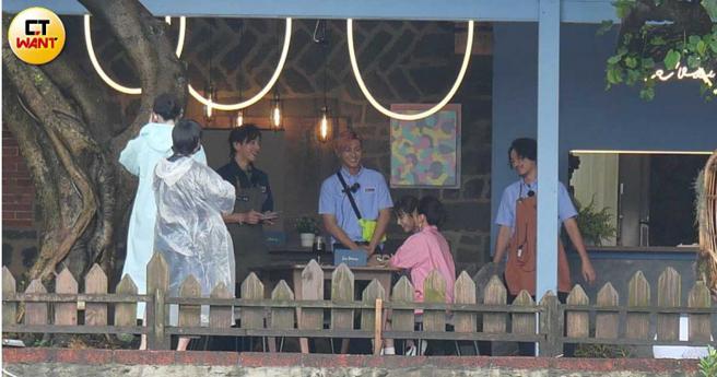 本刊上月曾直擊坤達客串《營業中》，與炎亞綸搭檔氣氛感覺很不錯。（圖／本刊攝影組）