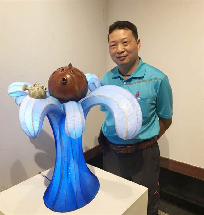 投入陶艺创作32年的台中市陶艺文化协会辅导理事长陈维铨。（陈维铨提供）