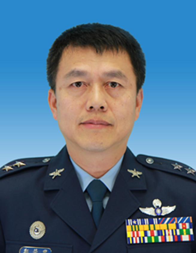 郑荣丰中将调任参谋本部上将副总长执行官，并同时晋任空军二级上将。（图／国防部提供）