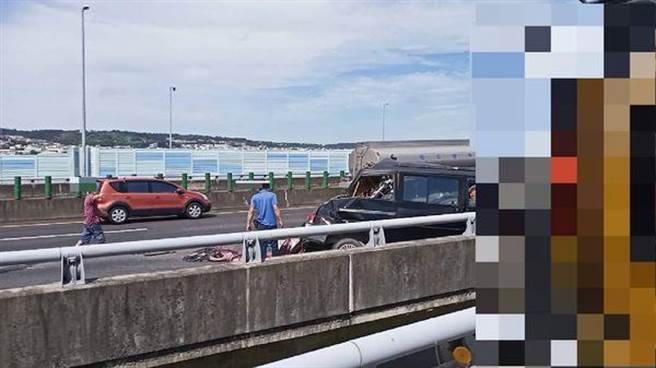 三個車道受到影響，加上現場有路段正在施工，造成嚴重回堵，警消獲報後趕往現場，所幸無人受傷，目前正在排除。(民眾提供／吳建輝彰化傳真)