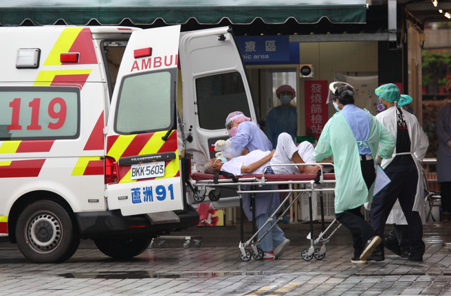 台大醫師認為，疫情黑數比例超高，台灣或許已達群體免疫。（張鎧乙攝）