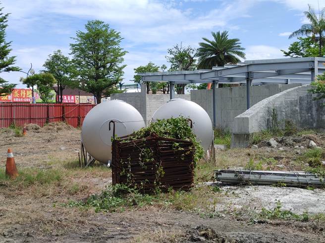 14日包商悄悄进驻復工，预计年底能完工，可望农历年前与民眾见面。(吴建辉摄)