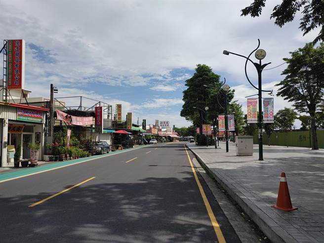 田尾公路花园因为怡心园工程，导致店家无生意可做，碰上疫情、工期搅局，如今将復工只希望不要再跳票。(吴建辉摄)