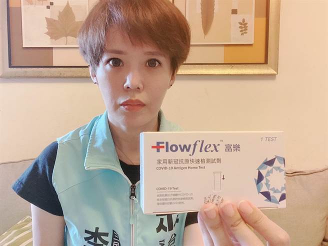 台湾民眾党高市三民区市议员参选人李佳玲疾呼，检调单位应追查黑心商人背后的黑心官员，否则1家资讯公司凭什么可获得卫福部食药署的专案核准？（柯宗纬翻摄）