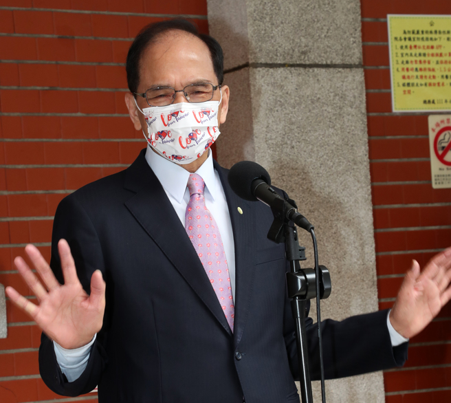 立法院长游锡堃（见图）日前在视讯演讲时提及，云峰飞弹射程已达大陆北京且「已经量产」，呼吁对岸侵台前要三思。对此，游锡堃14日在立法院受访时改口称，「我没有这样讲，讲得不够清楚！」是看媒体报导得知，最主要还是强调和平。（刘宗龙摄）