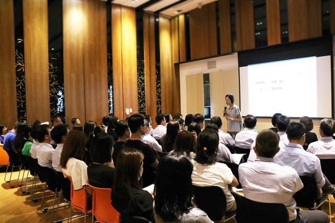 13年从未间断的精锐森林会，提升精锐团队美学素养，发现生活中各种美好的能力。（精锐提供／卢金足台中传真）