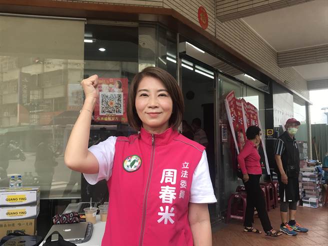 绿营屏东县长参选人周春米称，她相信危机就是转机，凤梨撑过来了，石斑鱼也可以。（谢佳潾摄）