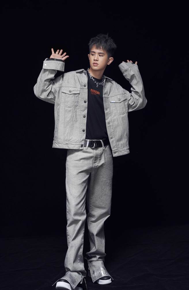 萧易恩IAN99《社畜三部曲》为上班族发声（ONELEADER提供)