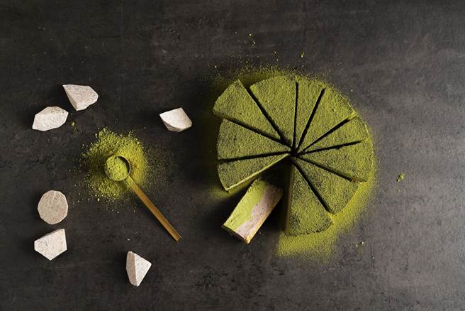 食芋堂「感谢の日」推限定新品「芋茶圆」，香浓抹茶混搭芋泥慕斯，口感丝滑绵密，门市自取价850元。（食芋堂提供）