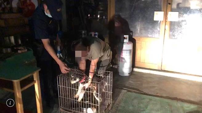 饲主找到走失爱犬后相当开心，并感谢员警协寻。（警方提供）