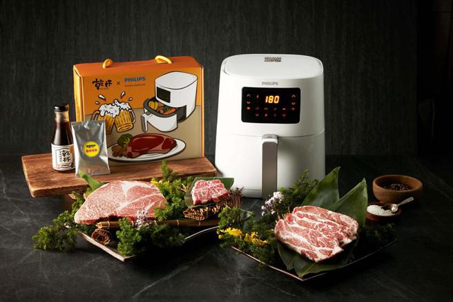 （「飛利浦健康氣炸鍋X乾杯燒肉組」優惠組合，由人氣經典的乾杯燒肉組搭配適合2_3人家庭的「飛利浦熱穿透旋數位小白健康氣炸鍋（4.1L型號HD9252）」，客人可以69折優惠價6,990元購買。圖／乾杯提供）