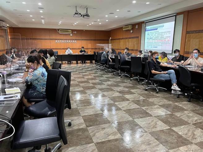 新法将上路，新北市环保局邀集业者开会提前辅导。（新北市环保局提供）