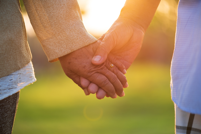 一名女大生表示，最近从母亲口中得知，爷爷和外婆曾经是夫妻，当年爷爷被徵召来台，两人被迫分开后，各自又重组家庭。（图／示意图，达志影像）
