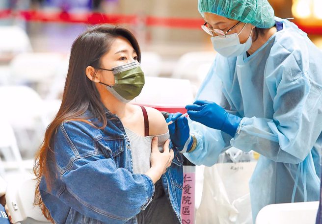 已接种疫苗且曾经确诊Omicron康復的患者拥有抵抗BA.5亚变种最佳的保护力。（示意图/本报资料照片）