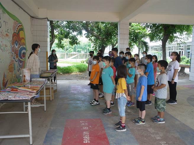 云林县政府宣布线上教学，偏乡学生到校率竟逾7成。（张朝欣摄）