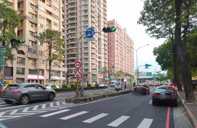 高雄市政府警察局针对全市重要路段，加强超速、酒后驾车、闯红灯、转弯未依规定等易肇事违规行为稽查取缔，大幅减低伤亡。(高雄市警察局提供)