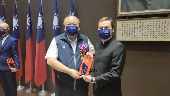 台中市警察局今年警察节庆祝大会，表扬7名模范警察及53名绩优人员。（台中市警局提供／陈淑芬台中传真）