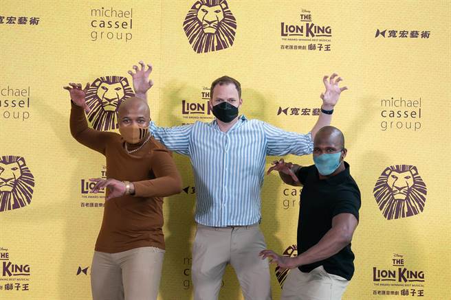 「木法沙」索可西斯卡以爾、「刀疤」安東尼勞倫斯和「辛巴」達肖恩楊14日出席記者會。（寬宏藝術提供）