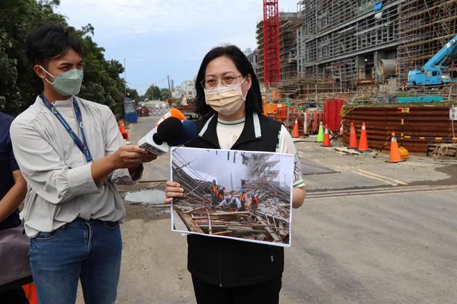 民眾党桃园市长参选人、立委赖香伶今赴大潭电厂关心事故发生原因，呼吁重视职安别再发生类似事件。（蔡明亘摄）