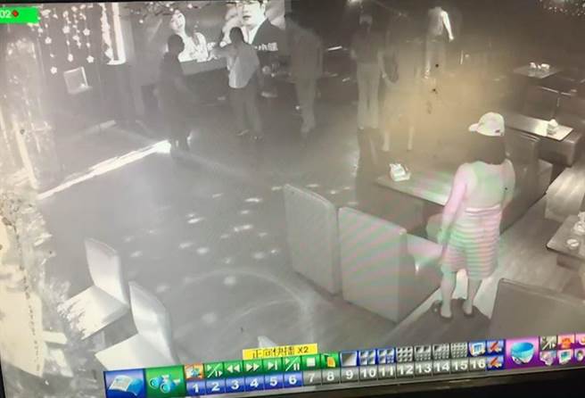 新北市永和区某间卡拉OK店今（14）日凌晨发生酒客肢体衝突。（警方提供／李奇叡新北传真）