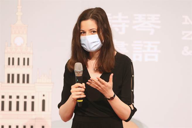 国家交响乐团（NSO）14日举行《诗琴画语》音乐会记者会，客席钢琴家兹拉塔.乔基耶娃 （Zlata Chochieva）（见图）致词时表示，对于即将演出的萧邦第一号钢琴协奏曲有着殊的感情，也是演奏最多次的协奏曲。（杜宜谙摄）