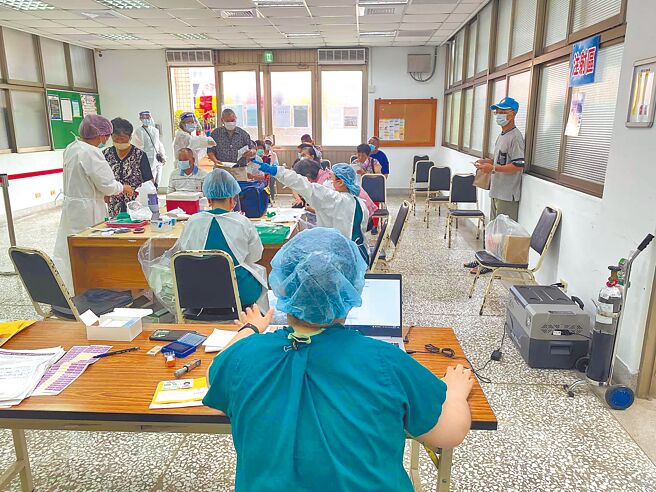 糖尿病學會呼籲尚未施打疫苗之民眾，在身體狀況穩定下，盡速安排施打，若有身體狀況不穩定或有疑慮可與醫療團隊討論疫苗施打相關問題。圖／糖尿病學會提供