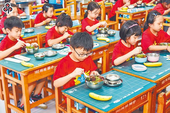 中小学5、6月因疫情停掉实体课程，对团膳业者造成重大衝击。（本报资料照片）